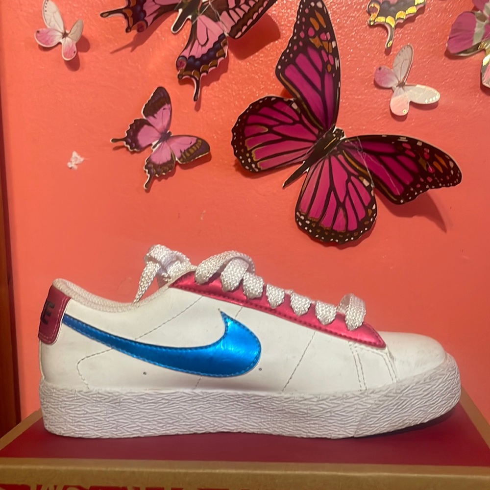 NIKE SHOES